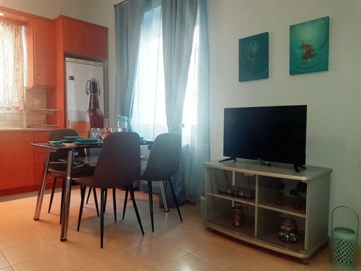 Cozy Apartment Near Monastiraki アテネ エクステリア 写真